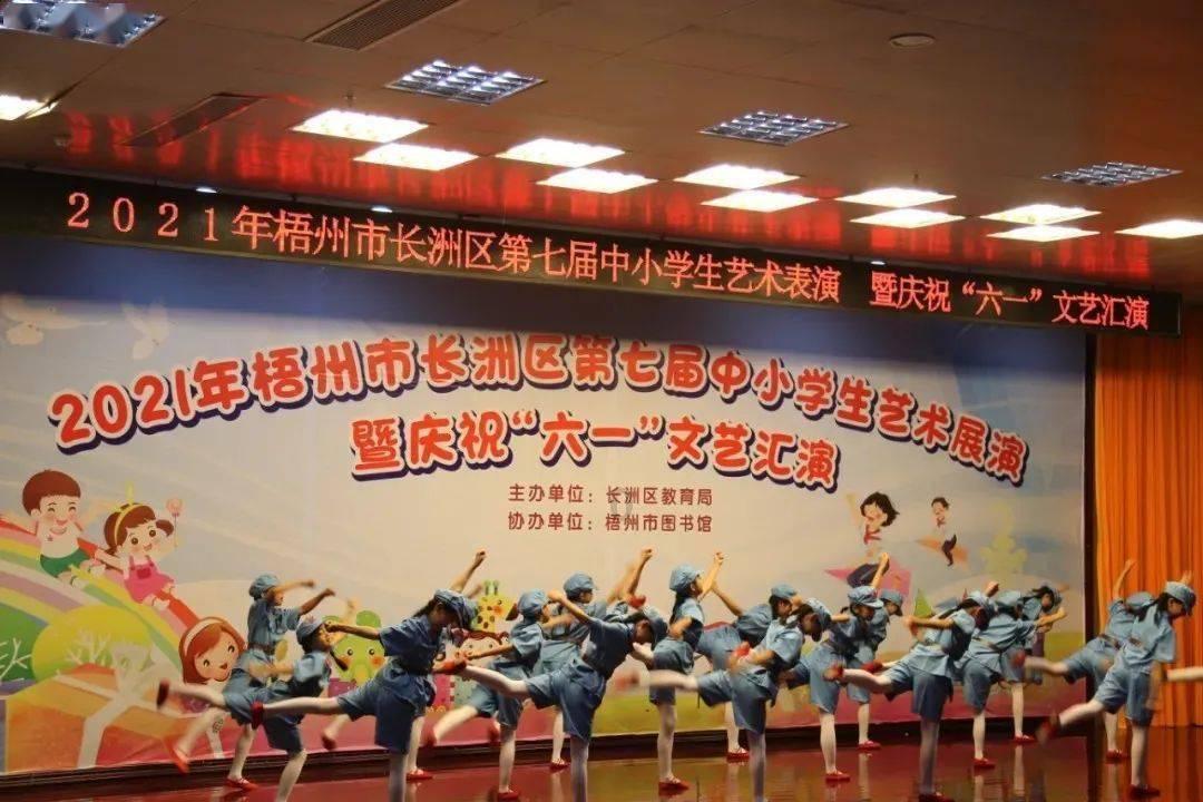 一家5口出游竟是12岁孩子开车，如果发生危险谁来担责？游戏画面